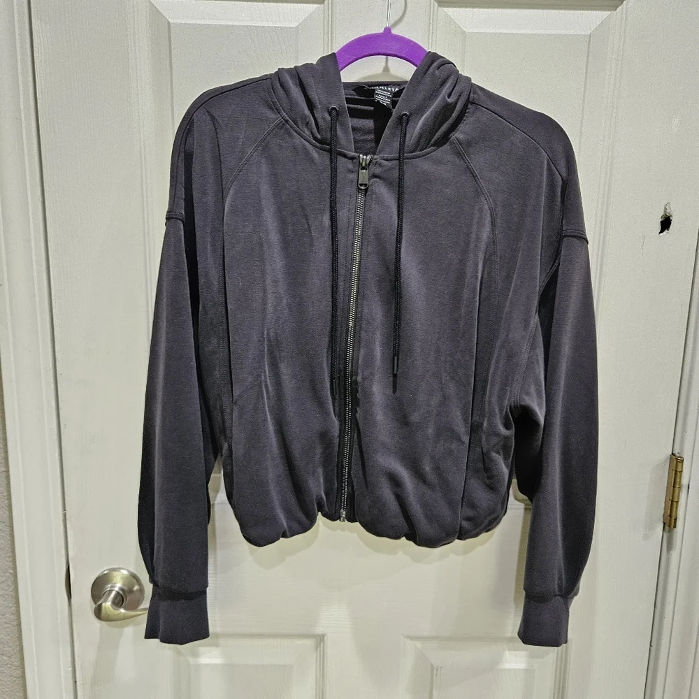 EUC Athleta Black Seasoft Bubble Hem Full Zip Size Small - Picture 4 of 11